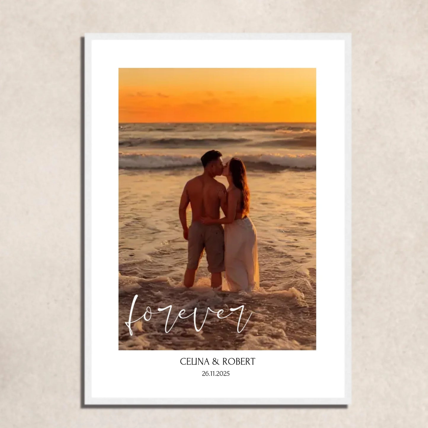 UrbanWarriorStore personalisiertes Paar-Poster mit Namen am Strand bei Sonnenuntergang