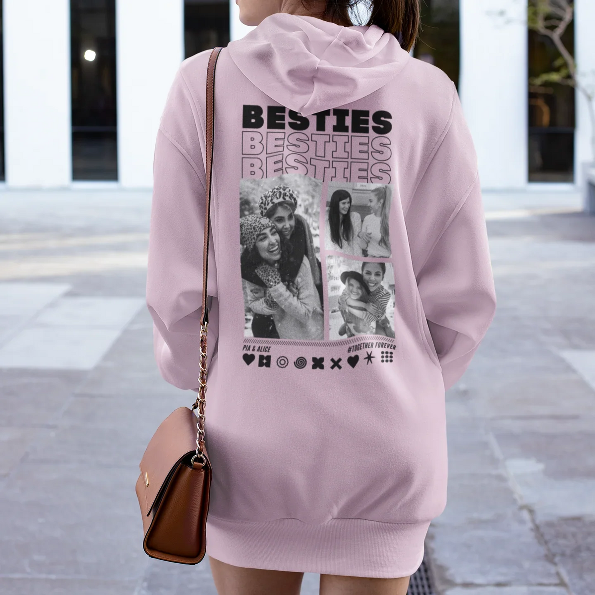 Hoodie in Rosa mit „BESTIES“-Motiv und Fotocollage auf der Rückseite.
