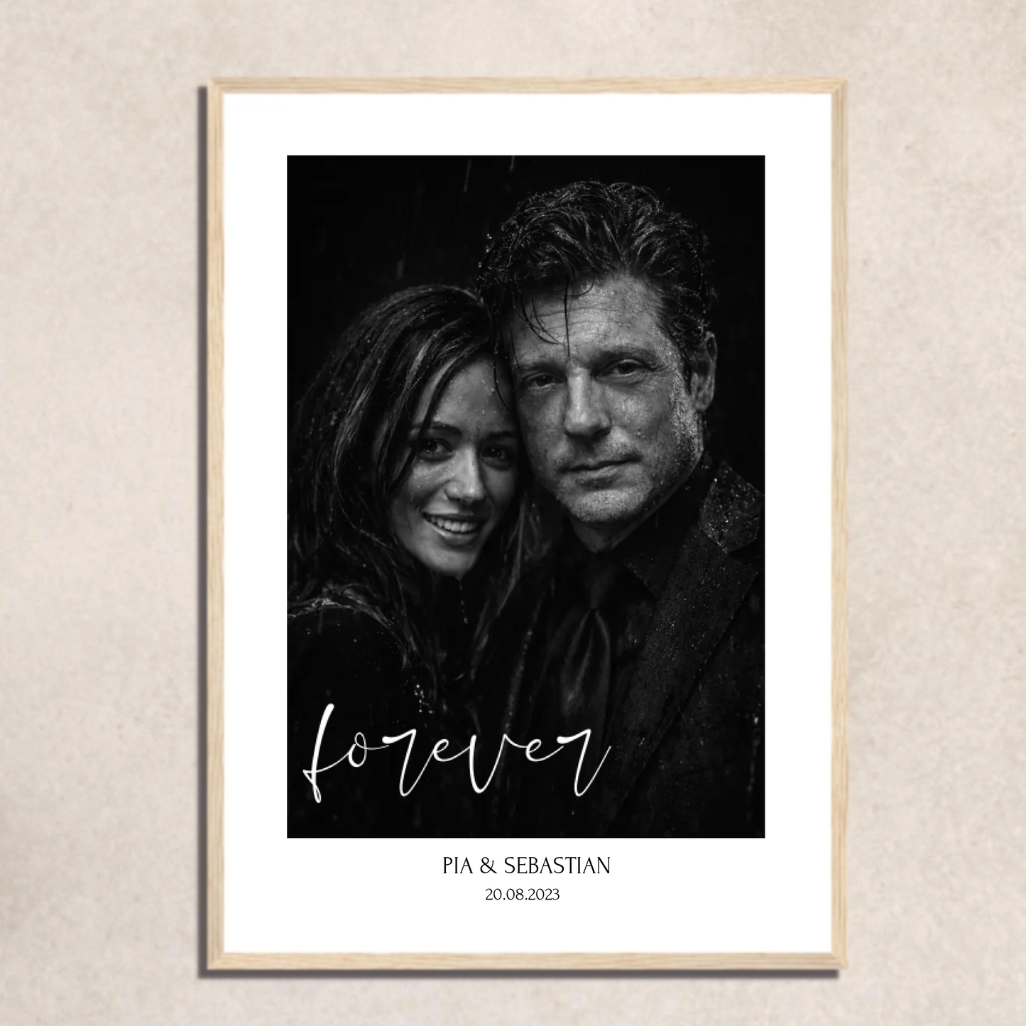 FOTO-POSTER DRAMATISCH IM REGEN mit Deinem Bild & Slogan personalisiert