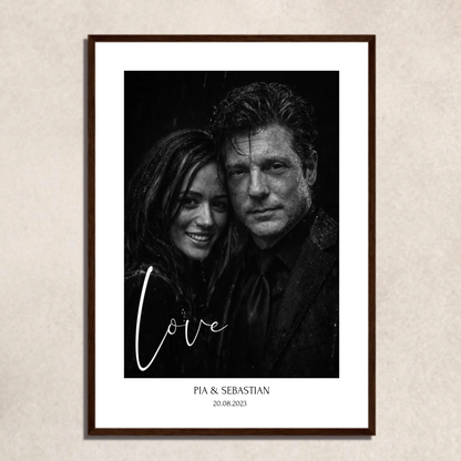 FOTO-POSTER DRAMATISCH IM REGEN mit Deinem Bild & Slogan personalisiert