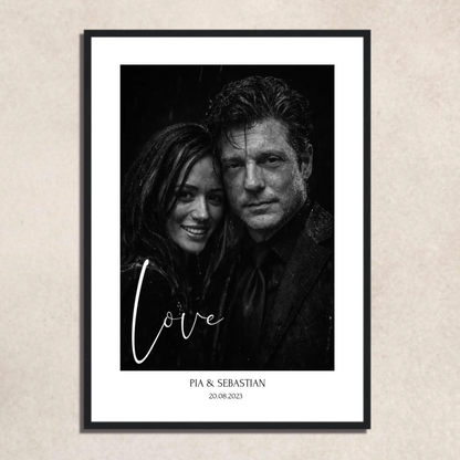 FOTO-POSTER DRAMATISCH IM REGEN mit Deinem Bild & Slogan personalisiert