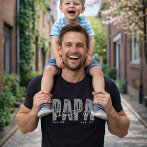 T-shirt noir avec motif « PAPA » sur le devant.