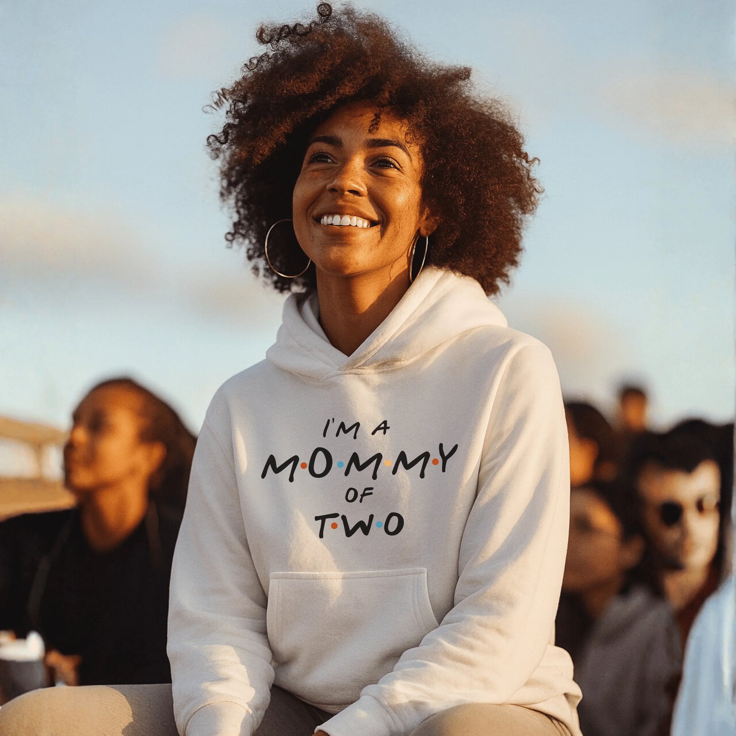 MAMA Hoodie FRIENDS EDITION – weißer Hoodie mit 'I'm a Mommy of Two' Motiv